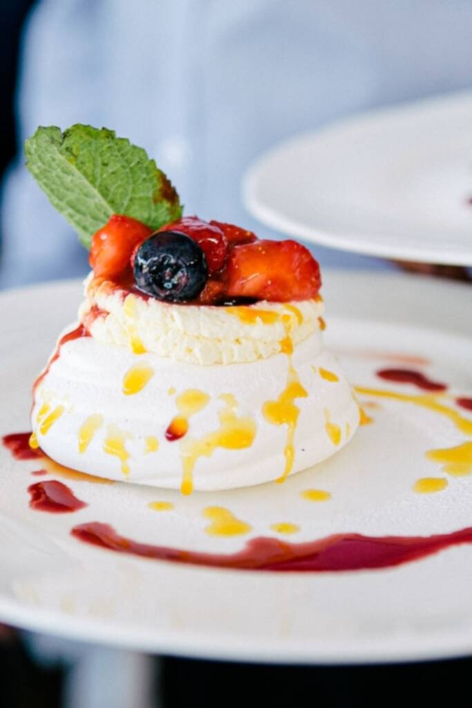 pavlova dessert